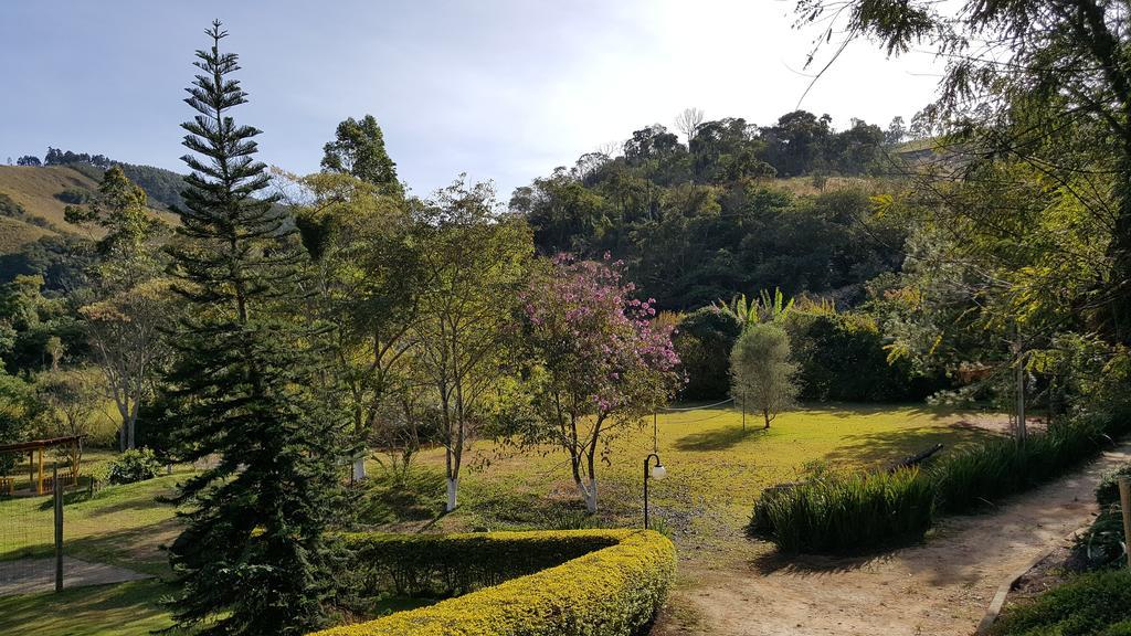 Pousada Recanto Dos Beija Flores Monte Alegre do Sul Kültér fotó