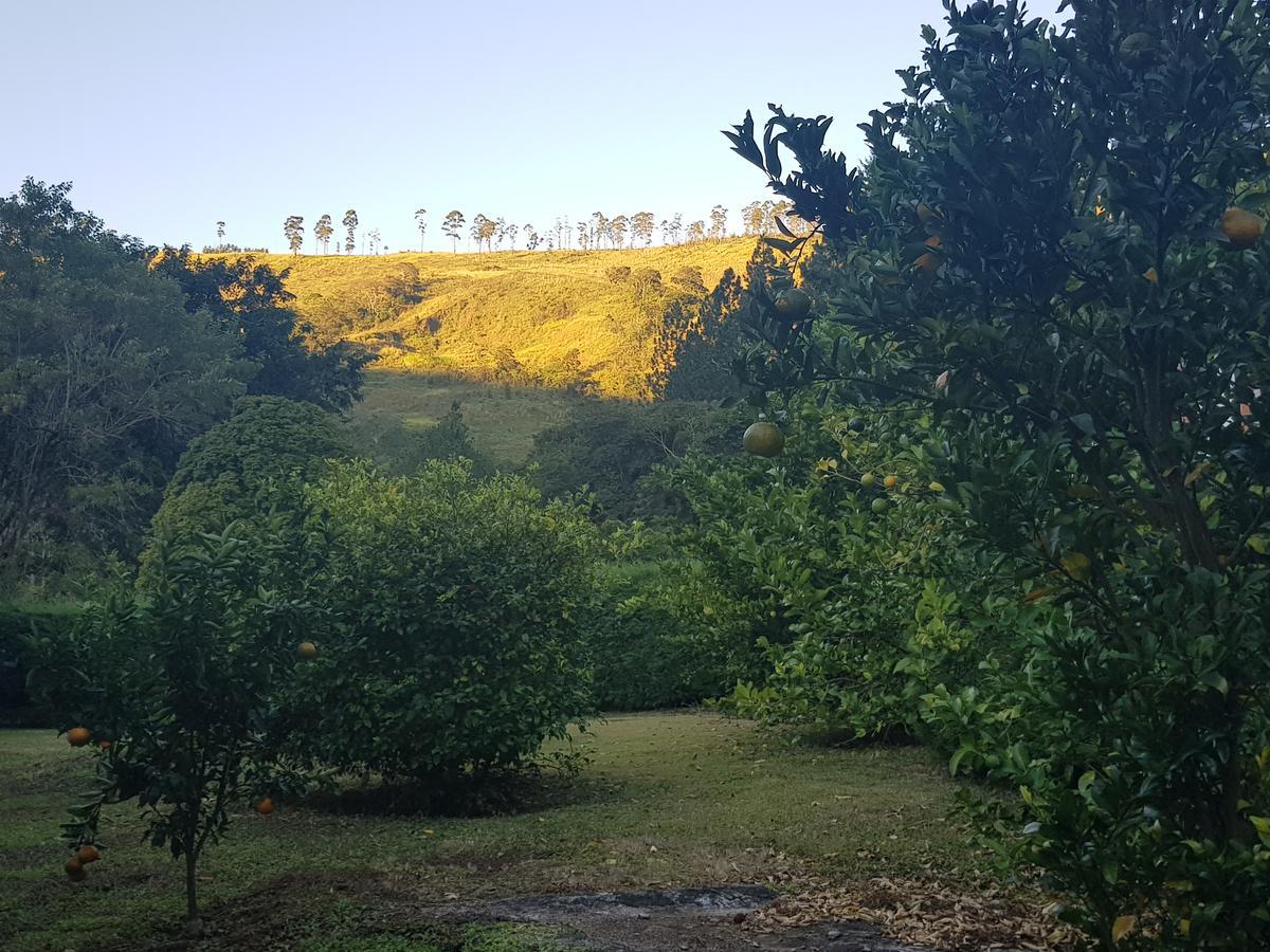 Pousada Recanto Dos Beija Flores Monte Alegre do Sul Kültér fotó